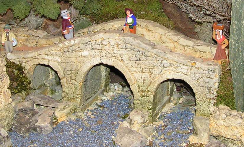 pont à 3 arches sur le Calavon ou la Sorgue