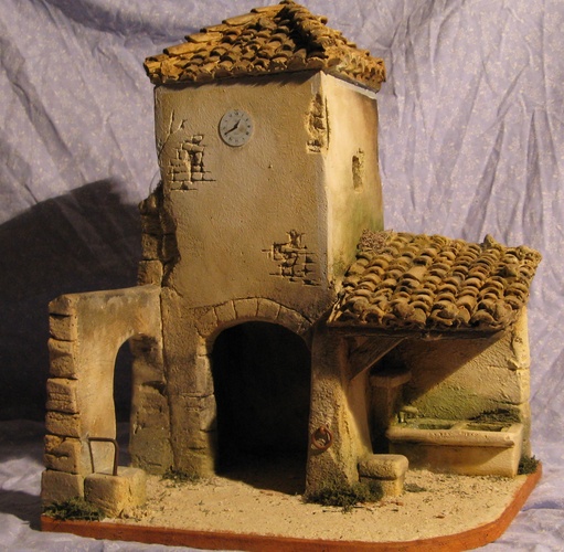 Beffroi avec porche et fontaine lavoir du village provençal