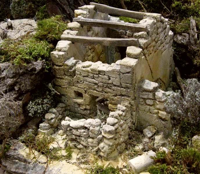 Cabanon en ruine qu'on trouve dans la garrigue des Monts de Vaucluse